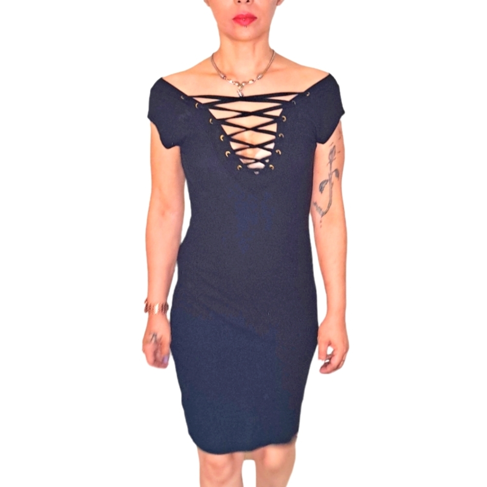 Vintage Express crisscross deep v-neck short sleeves rib bodycon, size medium.